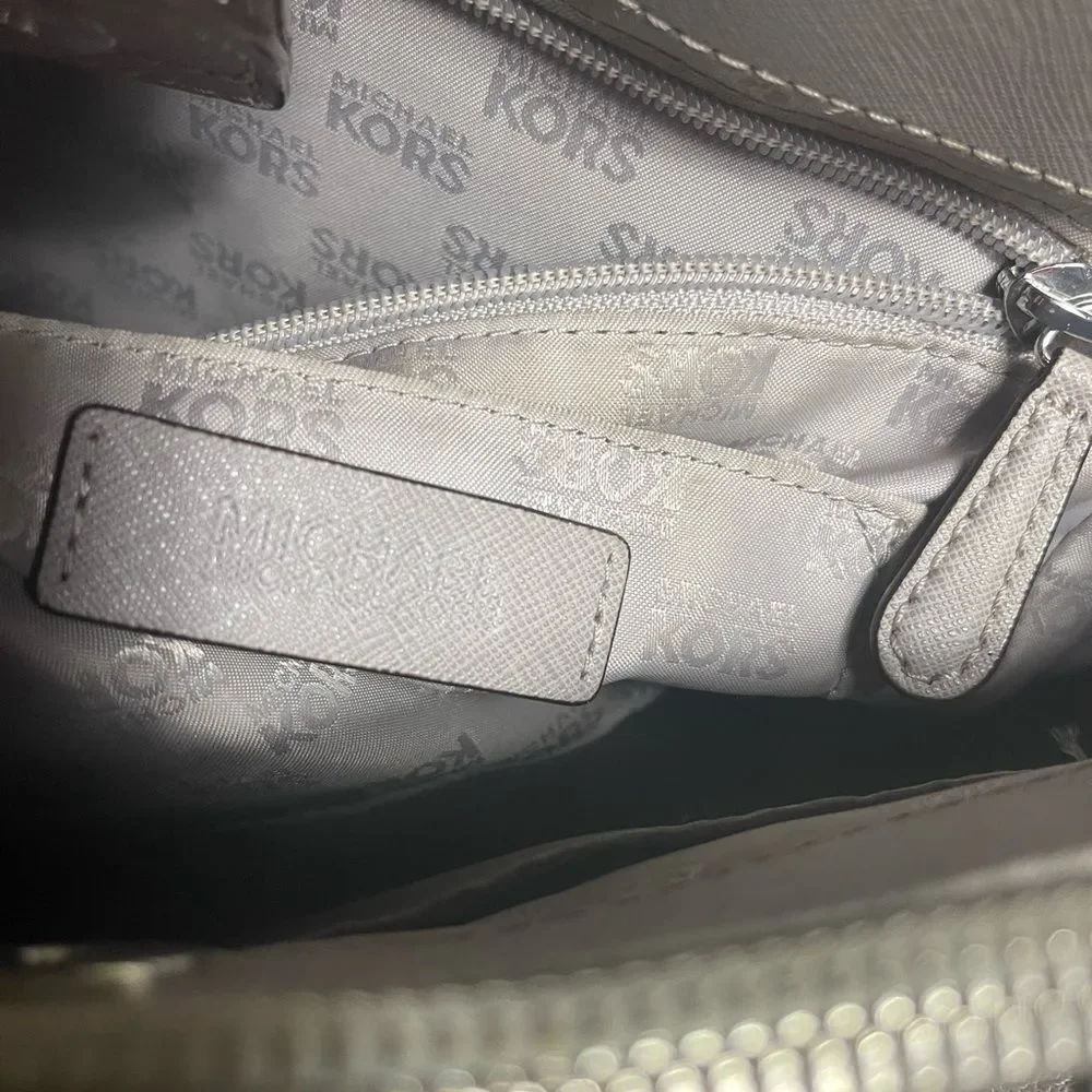 Michael Kors Gray leather Satchel/ shoulder bag with silver tone hardwares.